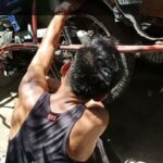 運転手がタイヤ交換してます。フィリピン移住３０年酷暑災難地獄生活。