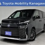 トヨタ ヴォクシー ハイブリッド1.8S-G。元試乗車。走行距離2,000km、初年度登録2022年、車検2025年2月。総合評価５、内外装共にとてもきれいな状態です。お買い得の3,791,000円