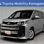 トヨタ ノア 2.0 S-G 元試乗車。走行距離2,000km、初年度登録2022年、車検2025年2月。総合評価4.5、キズへこみがほぼ無く、きれいな状態です。お買い得の3,226,000円