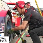 タイヤ交換はピットワークの“花形”　数瞬にかけ極限の重圧と戦うNISMOメカニックに密着取材【スーパーGT2024】