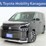 トヨタ ヴォクシー 2.0S-Z 7人乗 元試乗車。走行距離3,000km、年式2022年、車検整備付。総合評価５、内外装共にとてもきれいな状態です。お買い得の4,265,000円