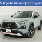 トヨタ RAV4 2.0 アドベンチャー 元試乗車。走行距離6,000km、年式2022年、車検整備付。総合評価６、中古車としては最高の状態です。お買い得の3,665,000円