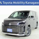 トヨタ ヴォクシー 4WD 2.0S-Z 7人乗り 元試乗車。走行距離2,000km、年式2022年、車検整備付。総合評価５、内外装共にとてもきれいな状態です。お買い得の4,343,000円