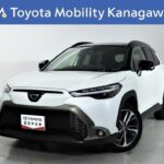 トヨタ カローラクロスHV 4WD 1.8Z 元試乗車。走行距離2,000km、年式2023年、車検2026年12月。総合評価５、内外装共にとてもきれいな状態です。お買い得の3,680,000円