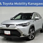 トヨタ カローラクロス 2.0Z 元試乗車。走行距離3,000km、年式2023年、車検2026年11月。総合評価５、内外装共にとてもきれいな状態です。お買い得の2,914,000円