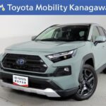 トヨタ RAV4 HV 2.5アドベンチャー 元試乗車。走行距離4,000km、年式2022年、車検整備付。総合評価５、内外装共にとてもきれいな状態です。お買い得の4,203,000円