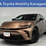 トヨタ クラウンスポーツHEV 2.5Z 元試乗車。走行距離4,000km、年式2023年、車検2026年10月。総合評価５、内外装共にとてもきれいな状態です。お買い得の5,584,000円