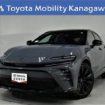 トヨタ クラウンスポーツHEV 2.5Z 元試乗車。走行距離2,000km、年式2023年、車検2026年10月。総合評価５、内外装共にとてもきれいな状態です。お買い得の5,580,000円