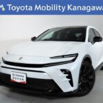 トヨタ クラウンスポーツHEV 2.5Z 寒冷地仕様 元試乗車。走行距離4,000km、年式2023年、車検2026年10月。総合評価５、内外装共にとてもきれいな状態です。お買得の5,684,000円