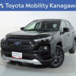 トヨタ RAV4 HV 2.5アドベンチャー 元試乗車。走行距離12,000km、年式2022年、車検2025年1月。総合評価５、内外装共にとてもきれいな状態です。お買い得の4,264,000円