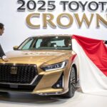 「2025年トヨタクラウン試乗レビュー！ハイブリッド×高級の極み」