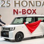「2025年 ホンダN-BOX – 完全レビュー＋試乗 | 日本一の軽自動車？」