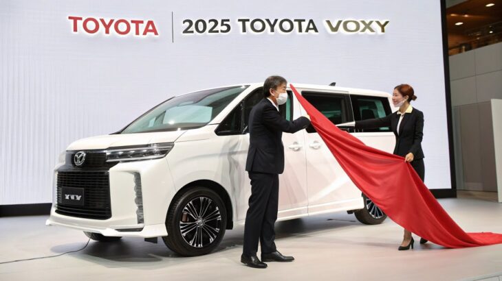 2025年式トヨタ・ヴォクシー徹底レビュー｜内装・走行性能・価格を解説
