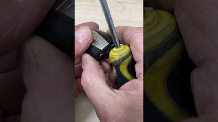 Suzuki smart key battery -EASY DIY #automobile #remotebattery #carkeys #mechanic #remotecontrol