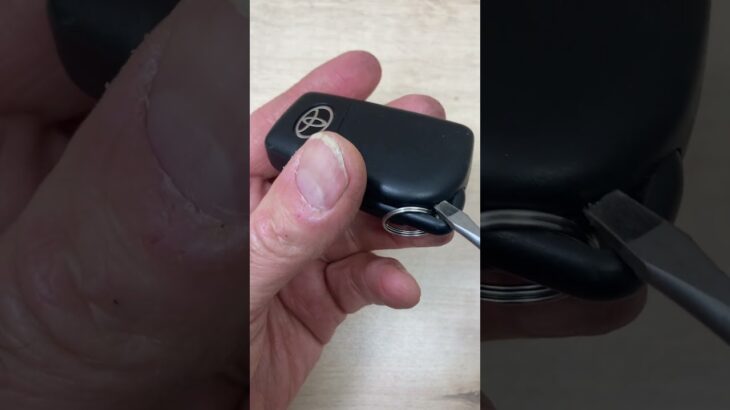 Toyota Flip key battery -EASY DIY #automobile #remotebattery #mechanic #remotecontrol #carkeys