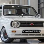 【新型登場】ダイハツ・アイラ2025年モデルを徹底解説！燃費・内装・価格が驚き！**