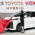 【試乗レビュー】2025トヨタ ヴォクシー HYBRIDの全て！外装・内装・燃費・安全性も