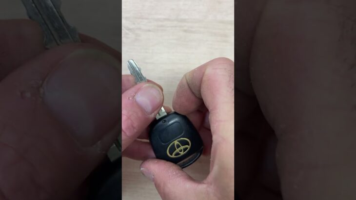Toyota Remote key battery change -EASY DIY #automobile #remotebattery #mechanic #remotecontrol