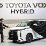 2025 トヨタ ヴォクシーハイブリッド徹底レビュー | 外装・走行性能・価格・魅力を完全解説！