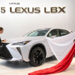 「【新型】2025年レクサスLBX試乗＆徹底解説！小さくても最強SUV」