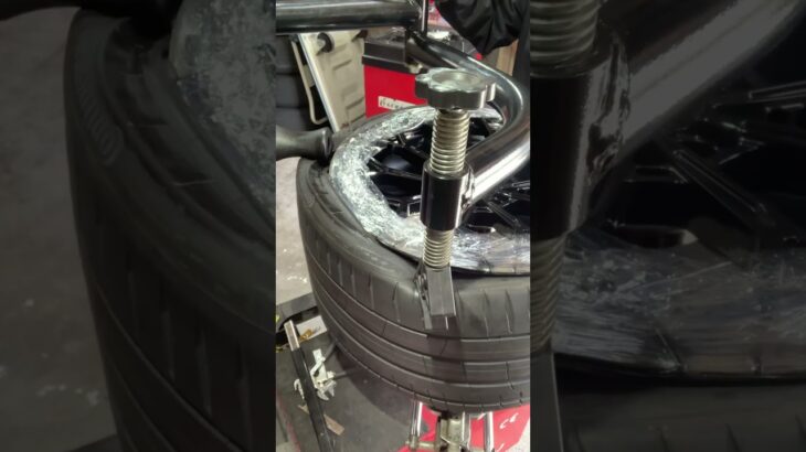 335/25R22 新品ホイール組込み #タイヤ交換