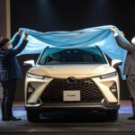 動画タイトル（最も魅力的な1つ）2025年トヨタ・カムリ完全進化！新デザイン×ハイブリッド専用化で史上最高の走りを実現！