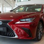 【タイトル】新型レクサスES 2024ついに登場！この高級セダンがヤバすぎる進化を遂げた！外装＆性能レビュー【驚きの燃費と価格も公開】