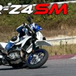 スズキのDR-Zが復活！DR-Z4SMでサーキット速攻試乗｜丸山浩の速攻インプレ