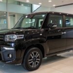 【タイトル】2025年新型ダイハツ・タフトがついに登場！デザイン激変＆驚きの燃費性能がヤバすぎる！【完全レビュー】