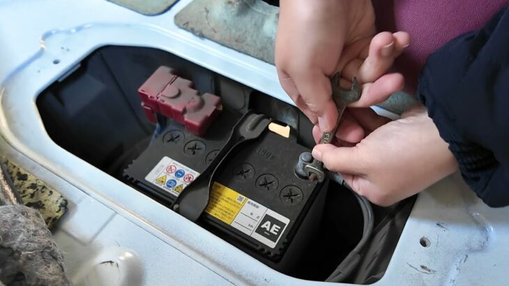 お父さんに教えてもらいながらエブリイのバッテリー交換をやってみました