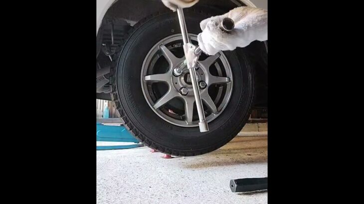 タイヤ交換（駆動輪）#スタッドレス #タイヤ交換
