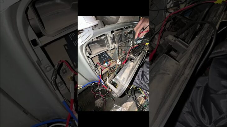 4tユニックにPanasonicナビ取付📷24V→12V変換してワイドパネルが入る様に少し両サイドを削って🔧フルセグはTVが綺麗に映る🤭 #Panasonic #ストラーダ#ふそう #キャンタ−