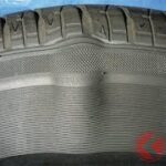 「客のタイヤにワザと穴あけ」「保険金水増し請求」の大手中古車販売店問題！ 対する損害保険協会 会長の見解は？