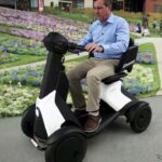 「試乗してみたい」「福祉用具という感じがしない」ダイハツの新型モビリティ『e-SNEAKER』にSNS上も興味津々