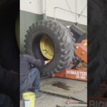 ローダー用タイヤの組替となります。 #タイヤ交換  #除雪車