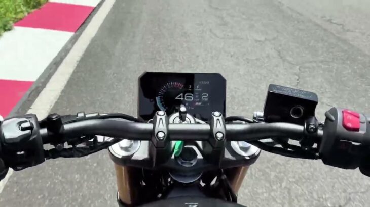 那須モータースポーツランド・ステップアップ試乗会　５．SUZUKI GSX 8T