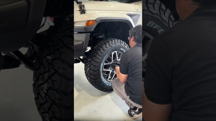 Jeep Wrangler【BFGoodrich All-Tertain TA KO3LT 275/70R18タイヤ交換】#jeep #wrangler #car #shorts
