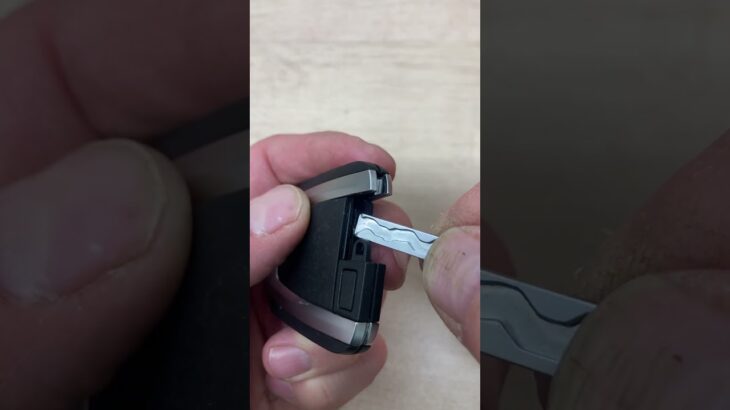 BMW smart key battery change -EASY DIY #automobile #mechanic #remotebattery #remotecontrol
