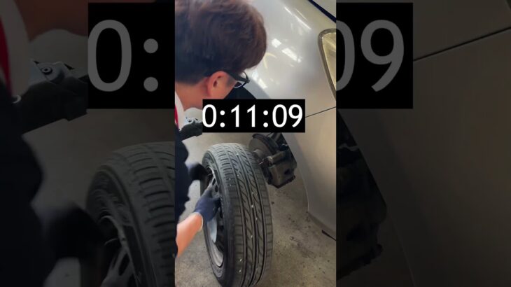 元レーシングメカニックのタイヤ交換が速すぎた