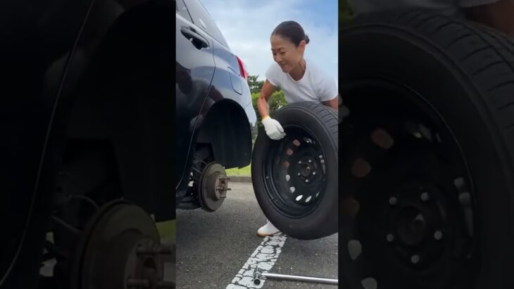 【自力交換】汗だくになりながらタイヤ交換してみた！💦#タイヤ交換#車メンテナンス#DIY女子#汗だく#shorts