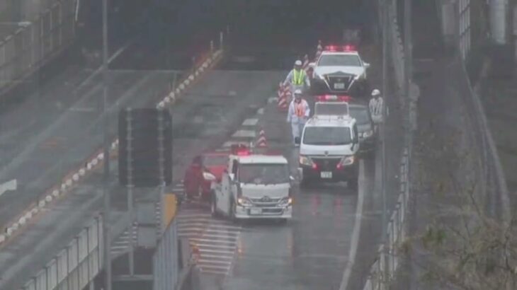 「2歳女児も巻き込まれる」無車検・無保険の車で玉突き事故…3人負傷後に逃走か　35歳無職の男を逮捕