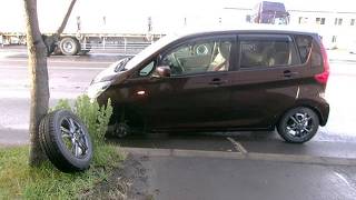 【衝撃】冬タイヤ交換の翌朝、走行中にタイヤ脱落！約30m転がる…🚗⚠️